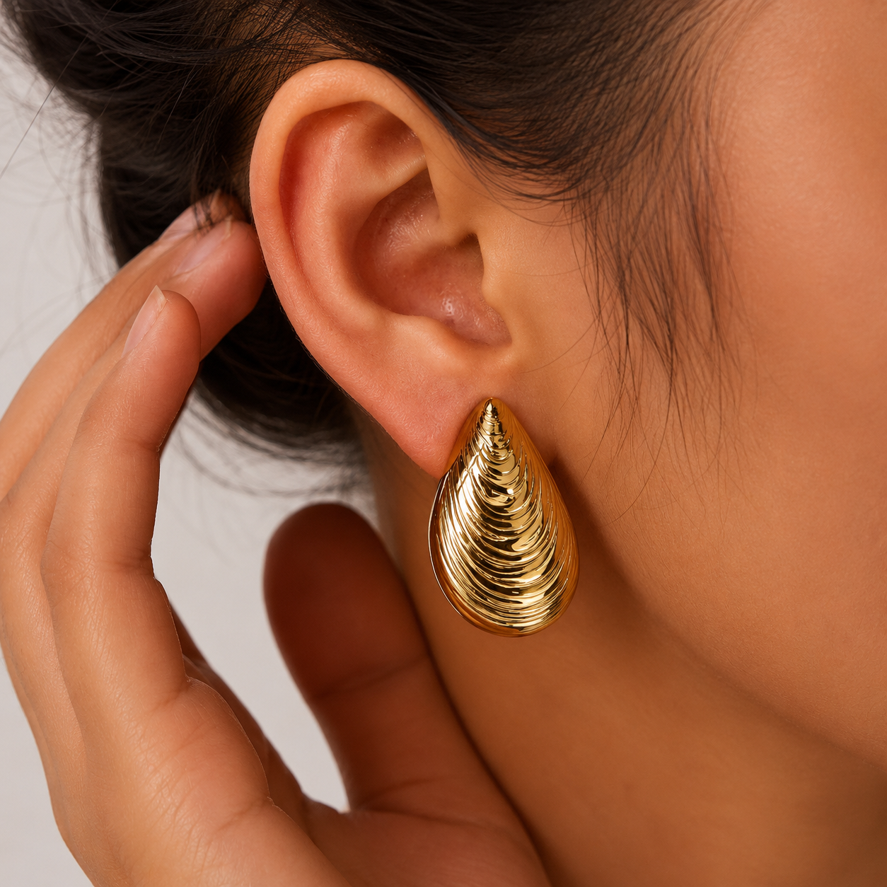 The Ridged Teardrop Earrings