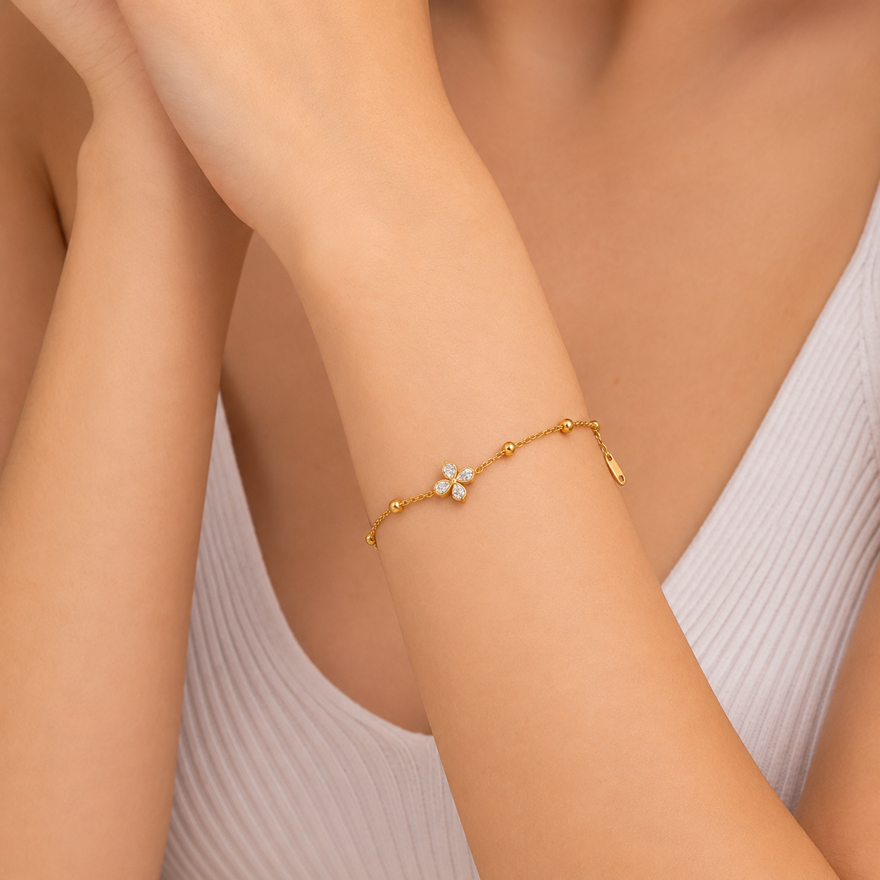 Golden Clover Spark Bracelet