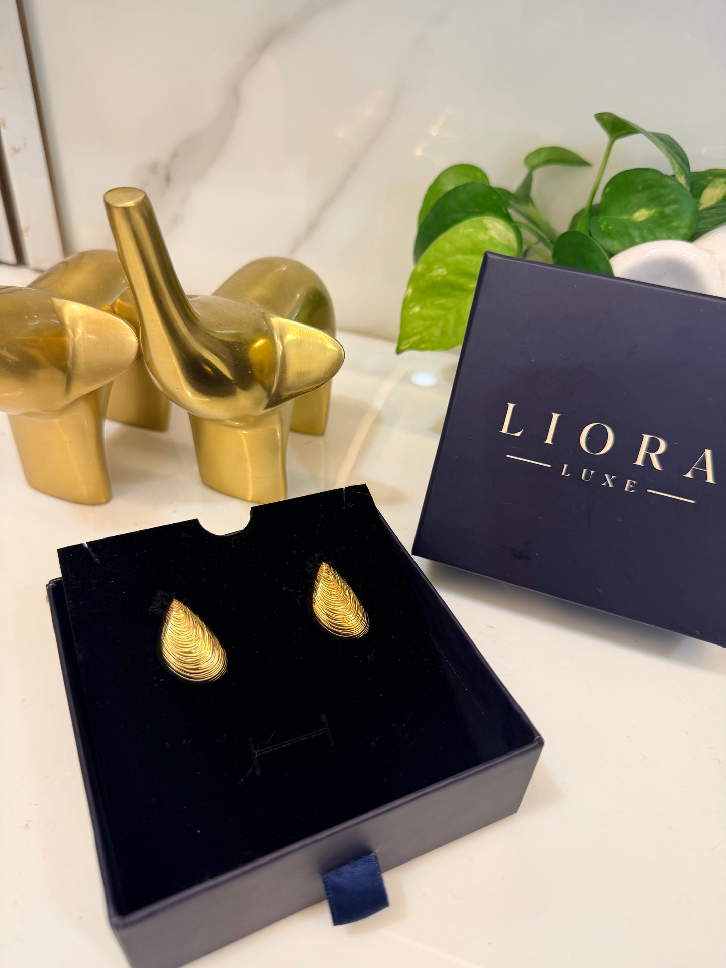 The Ridged Teardrop Earrings
